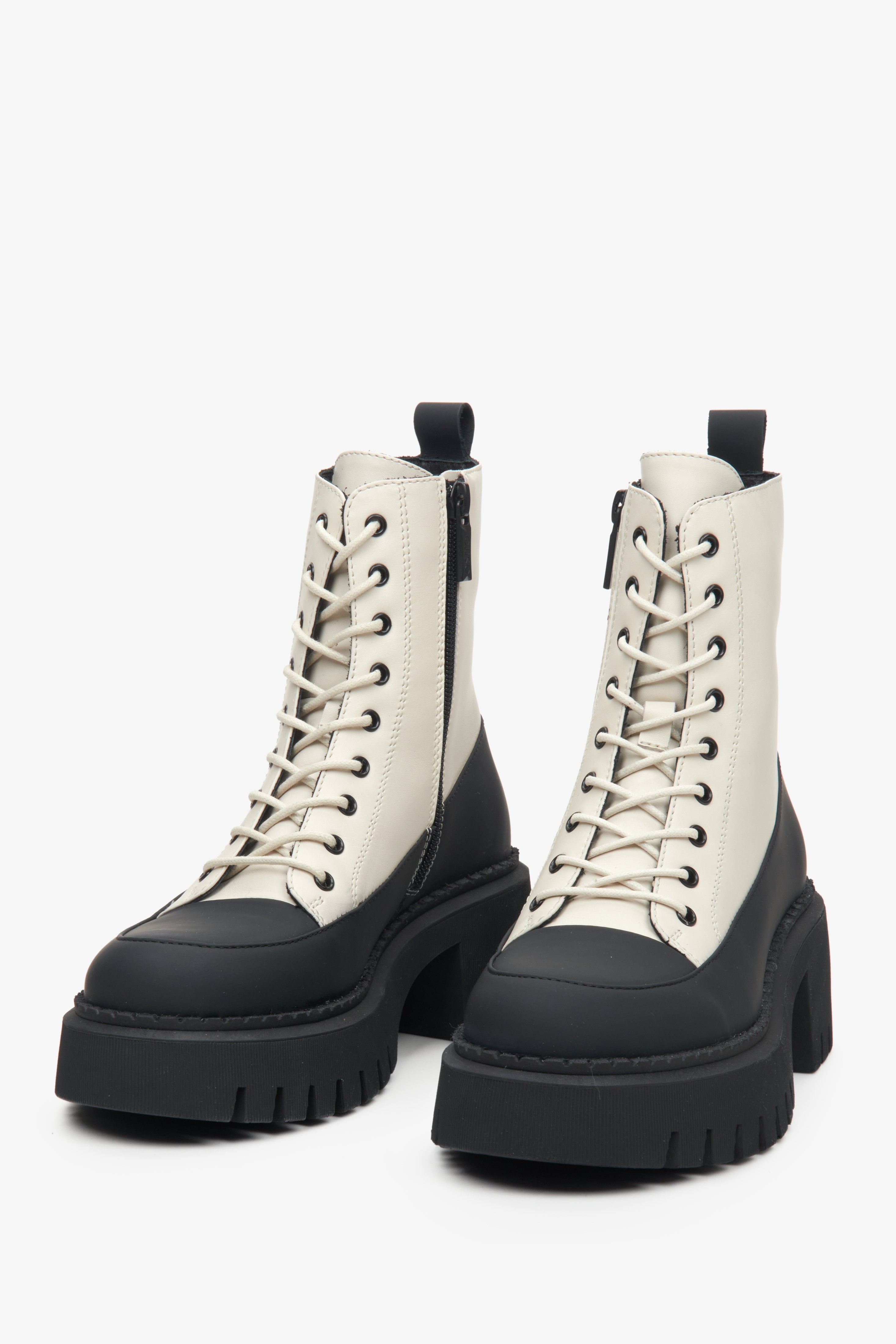 Multiseason leather women's ankle boots in beige and black with decorative lacing and a zipper, by Estro.