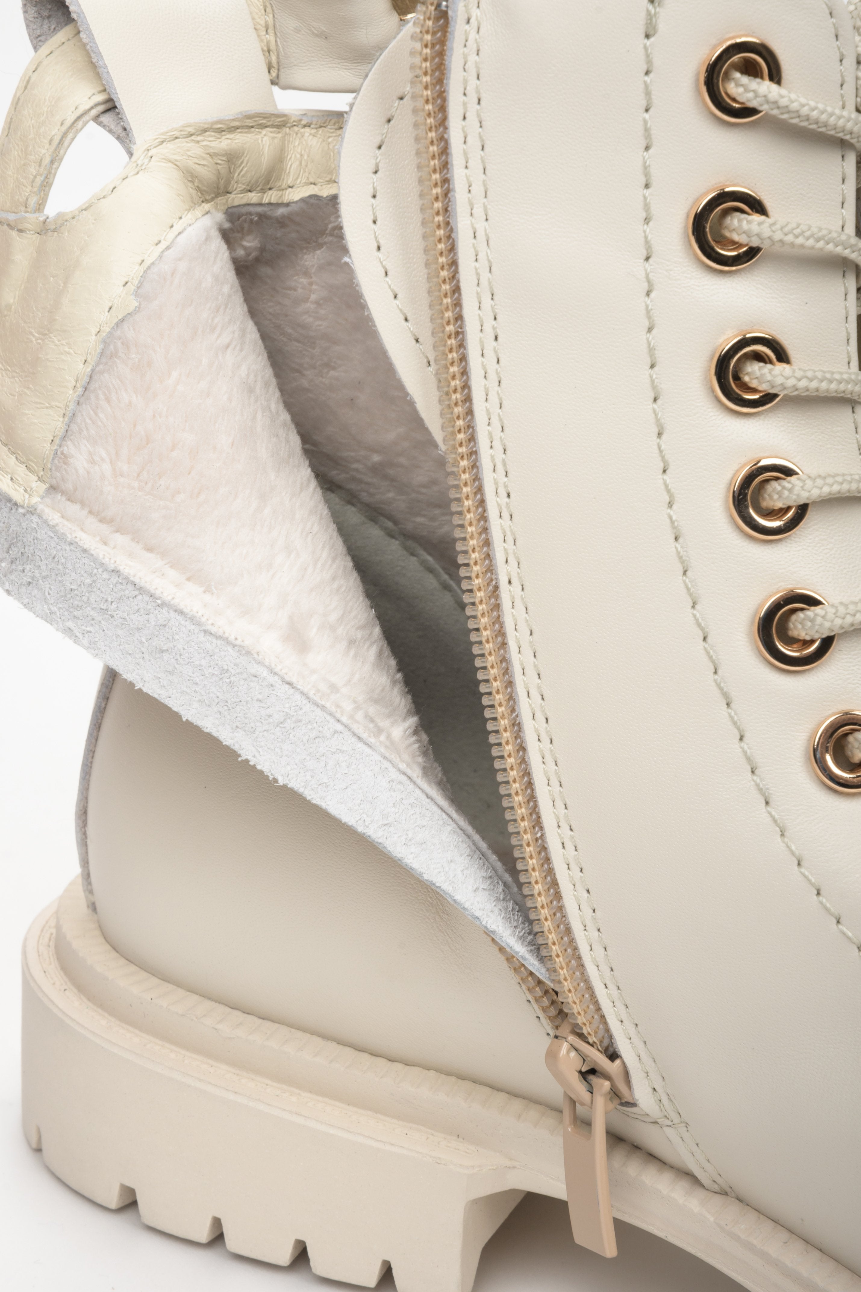 High beige women's leather shoes by Estro - close-up of the shoe insert.