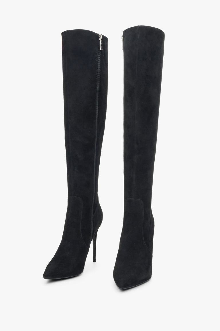 Stretchy velour black knee-high boots Estro.