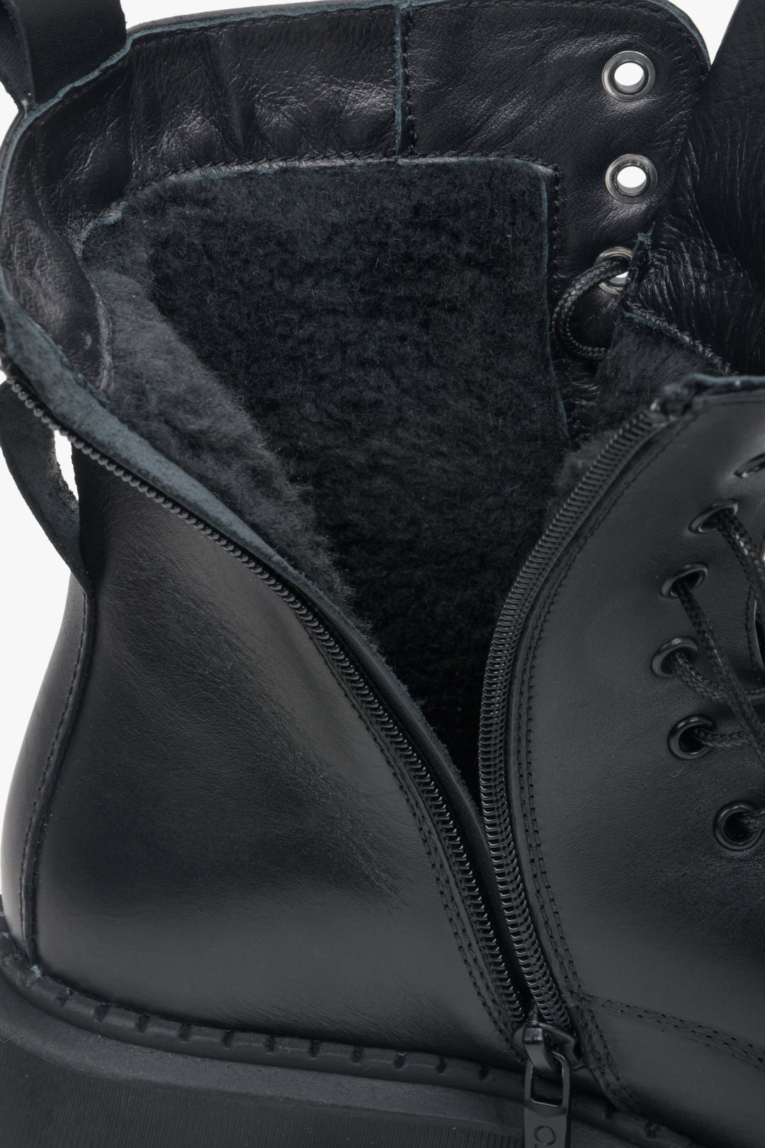 Estro women's black winter boots - close-up on the soft lining.