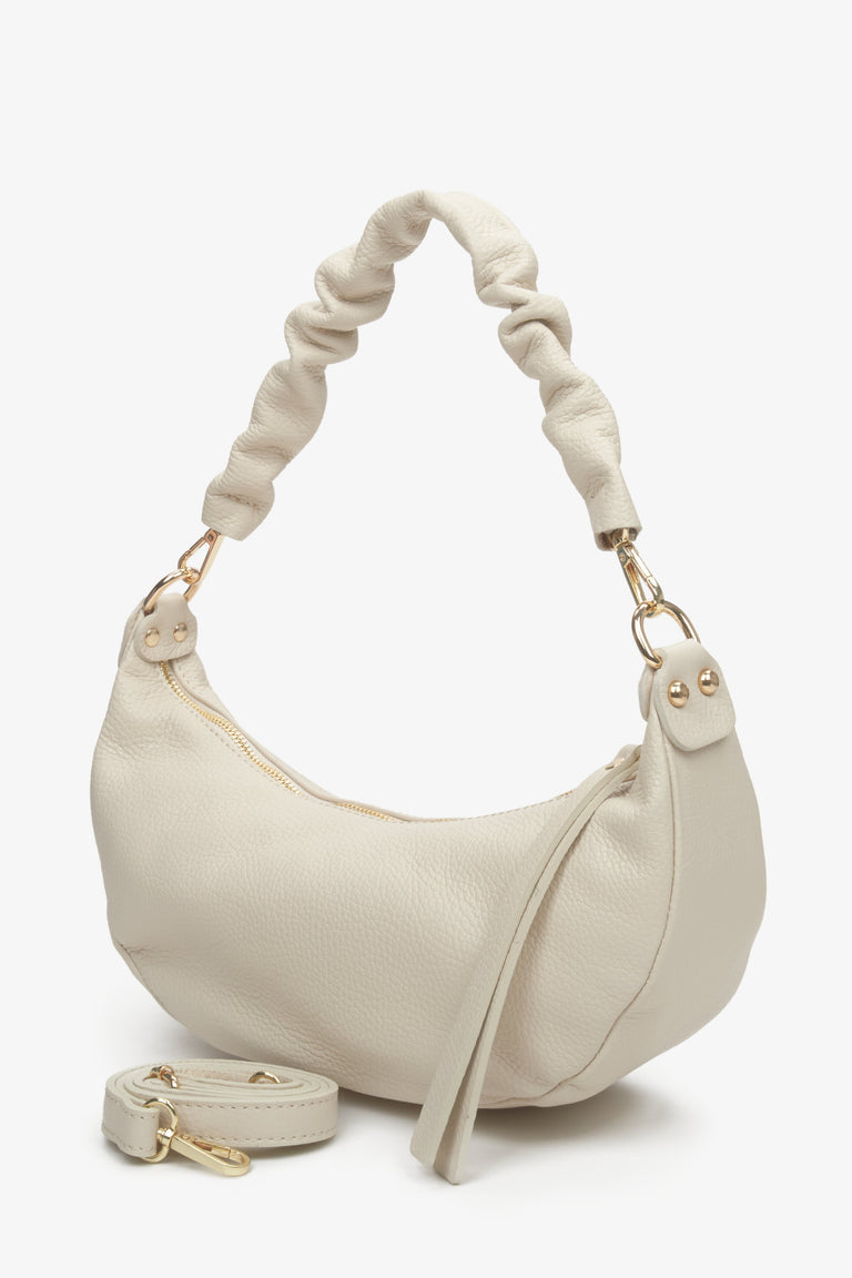 Light beige shoulder natural leather women's bag - vlose-up on a zipper tossel.