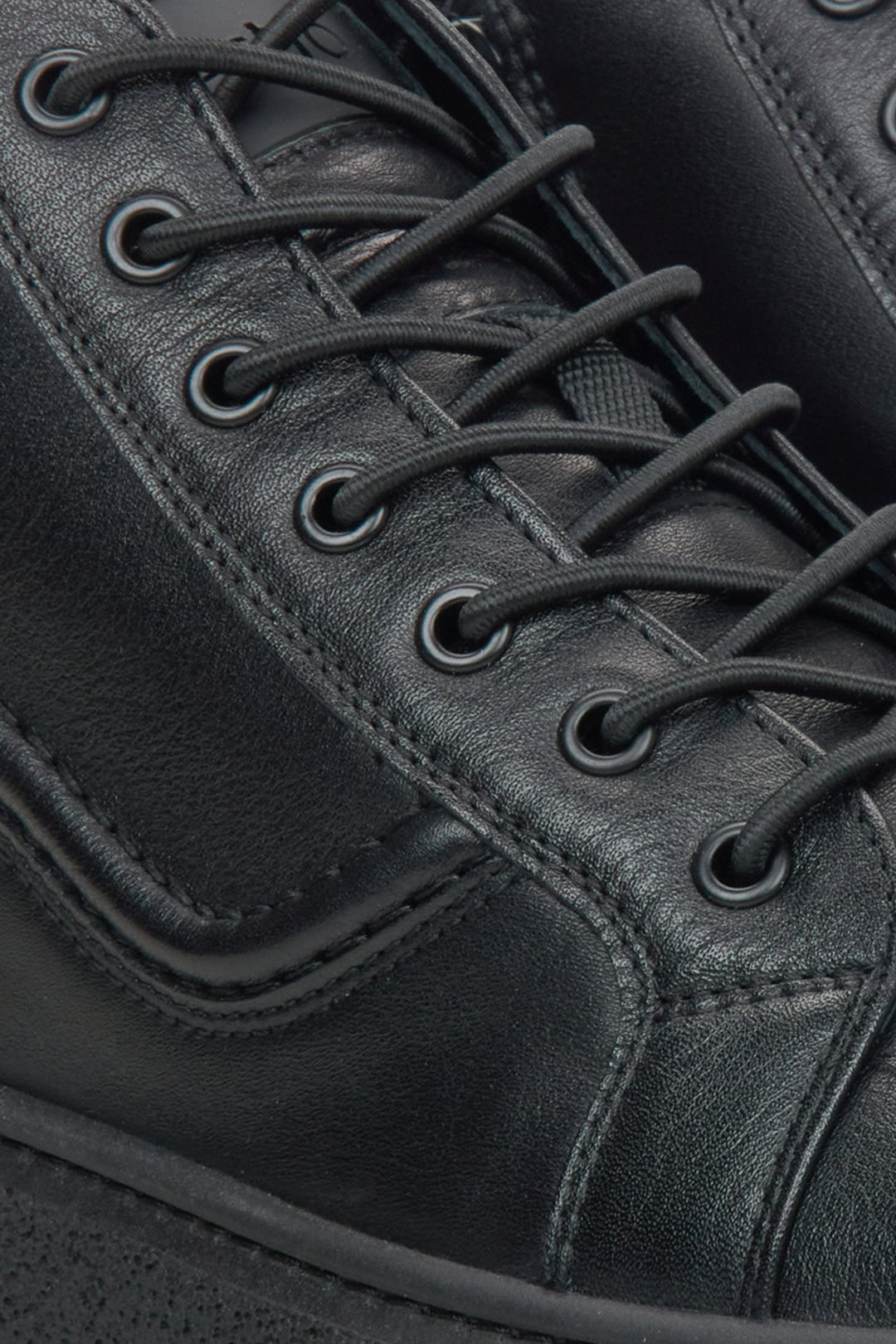 Men's black leather high-top sneakers Estro - close-up on the detail.