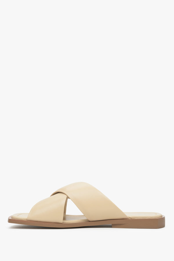 Estro women's slide sandals in beige made of genuine leather - shoe profile.