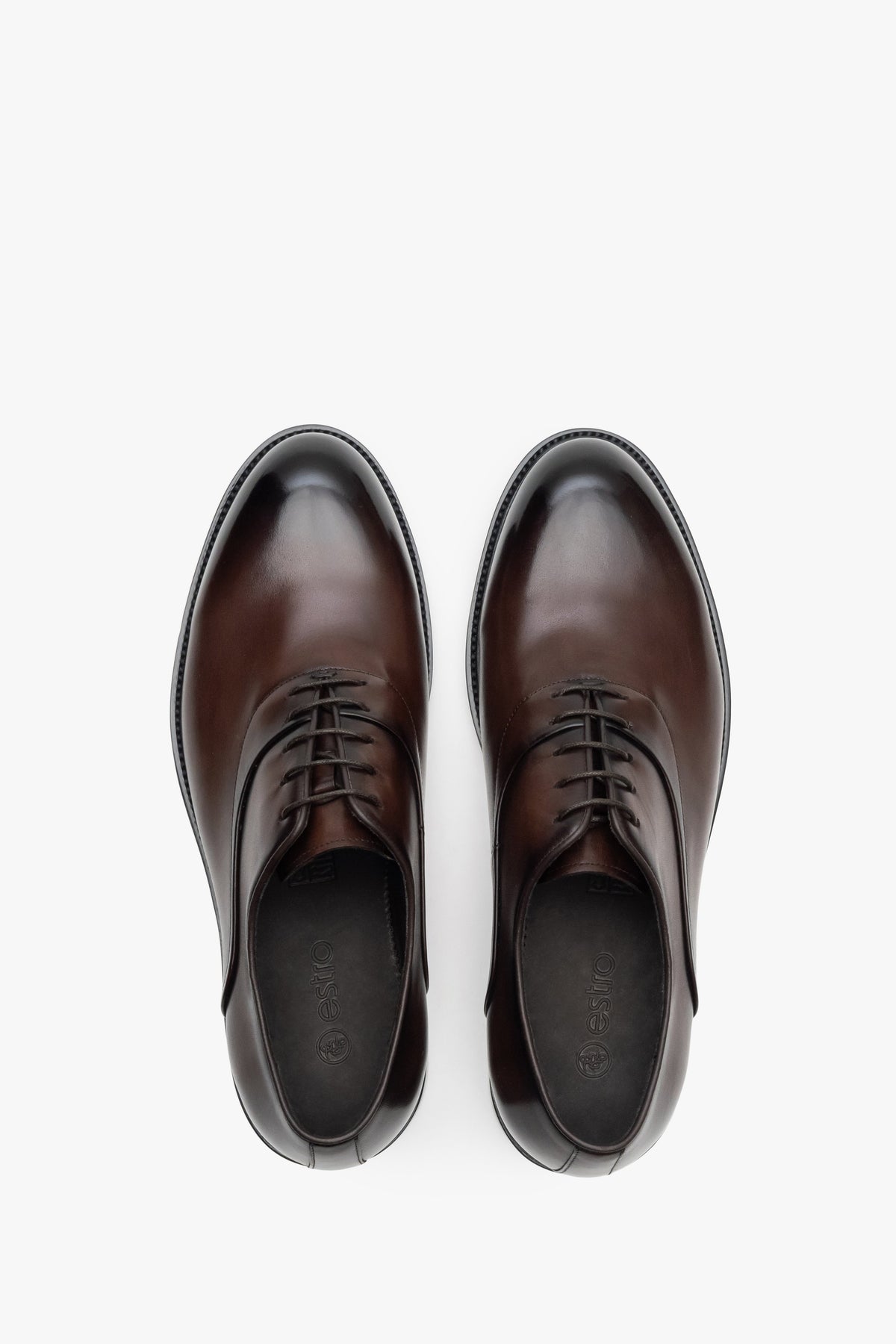 Men's brown leather Oxford shoes by Estro - top view presentation of the model.