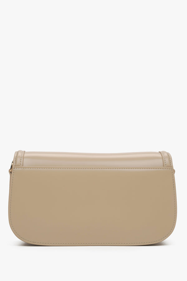 Women's beige handbag Estro - back view.