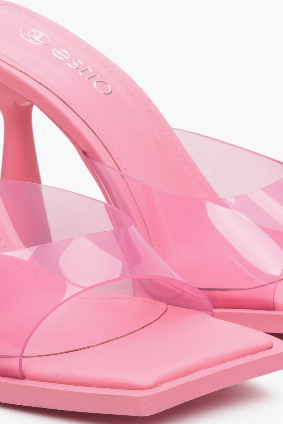 Estro women's sandals with a pink sole - close-up on the details.
