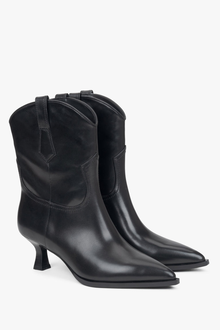 Leather ankle boots for women with a low heel by Estro - side view and shaft presentation.