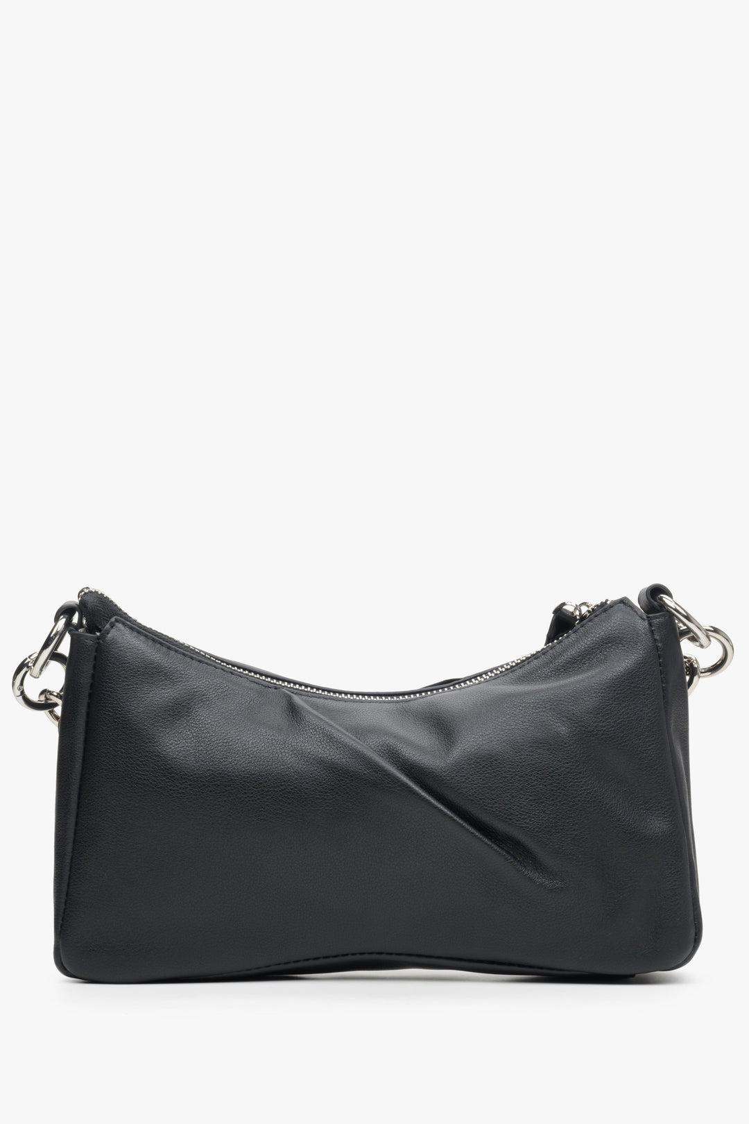 Estro's women's black leather bag with a chain strap - reverse side.