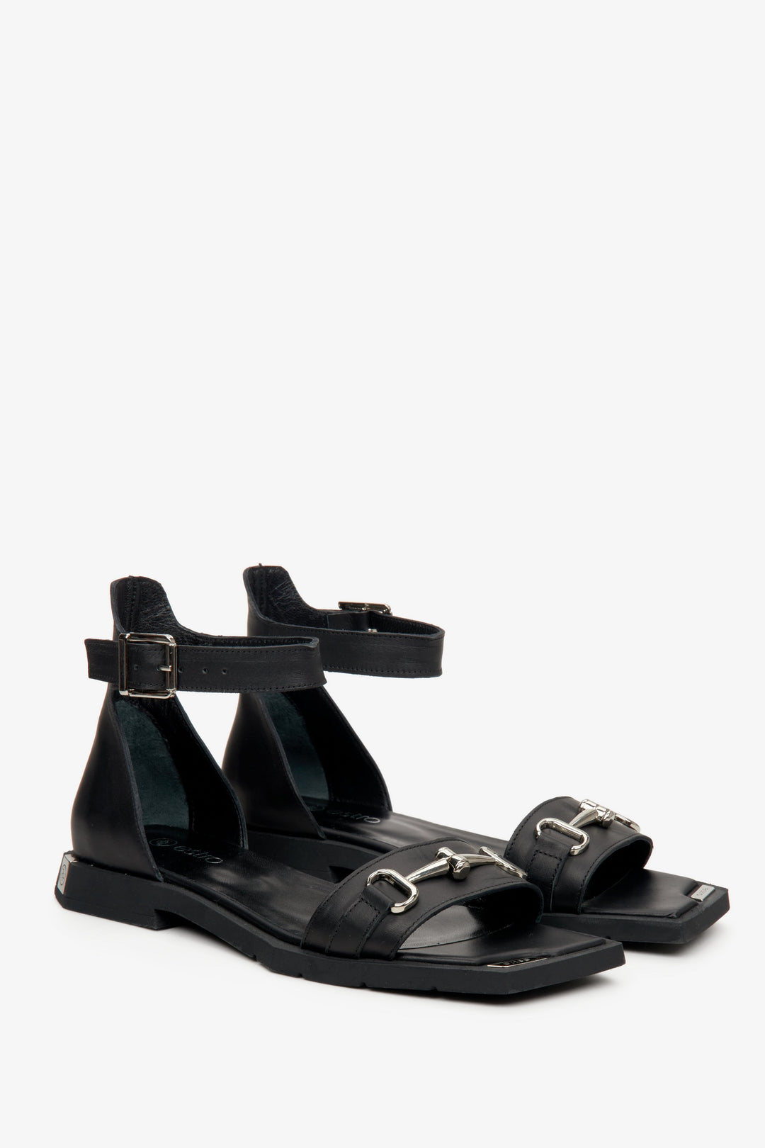 Women's black sandals for summer by Estro - presentation of the toe.
