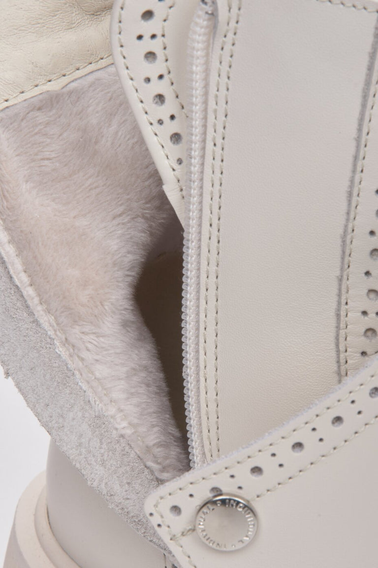 Women's leather light beige winter boots with warming lining by Estro - close-up of the interior of the shoe.