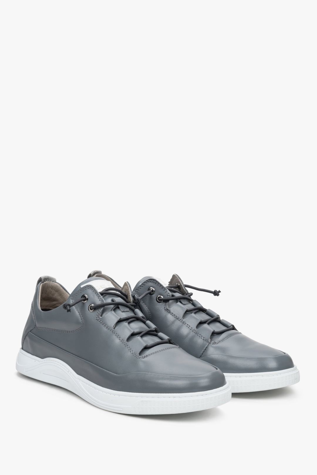 Men's grey spring and fall sneakers ES 8 made of genuine leather - close-up on the sole and the toe of the shoe.