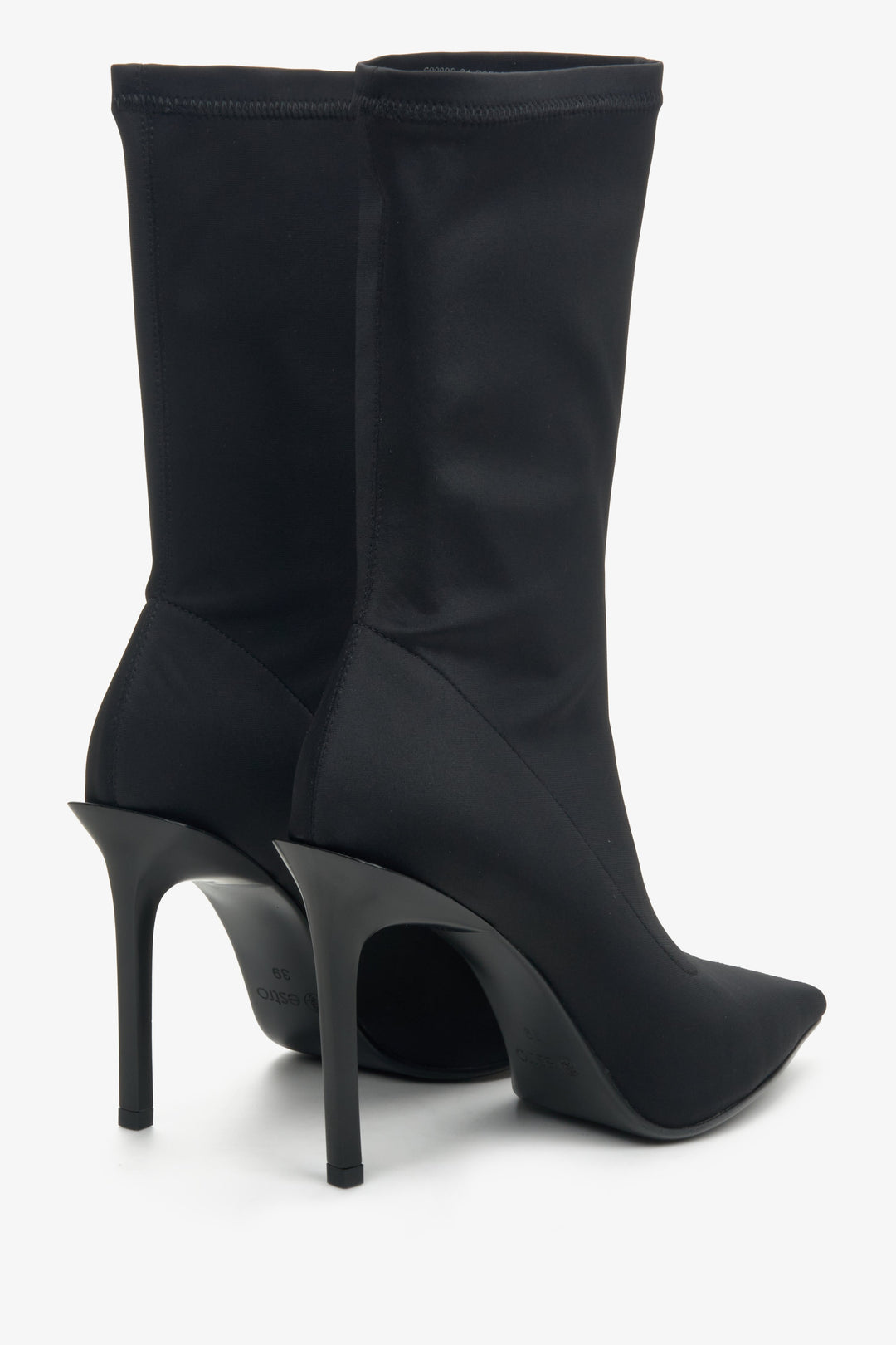 Women's ankle boots with an elevated upper in black by Estro - close-up on the side line of the shoe.