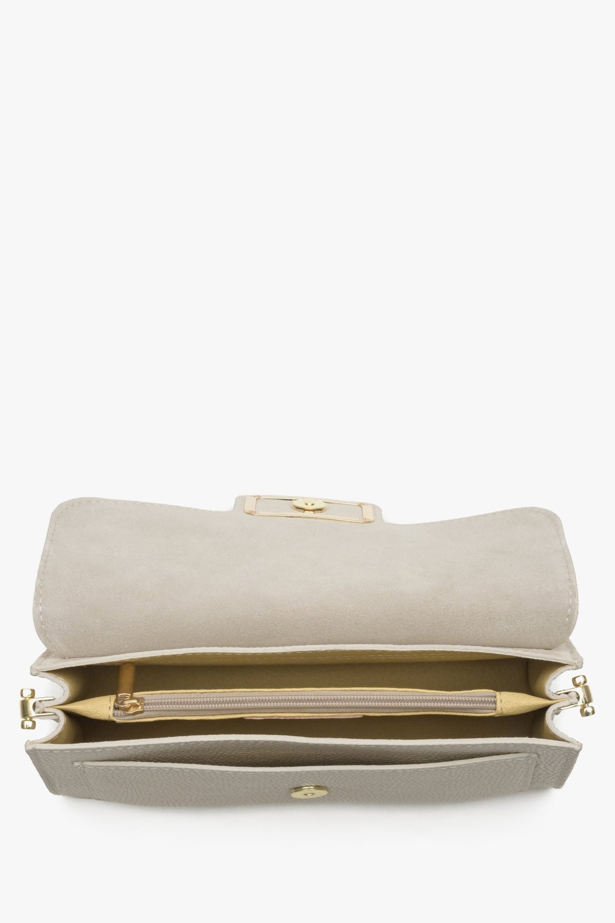 Estro women's milky-beige practical handbag made of Italian genuine leather - close-up on the interior of the model.