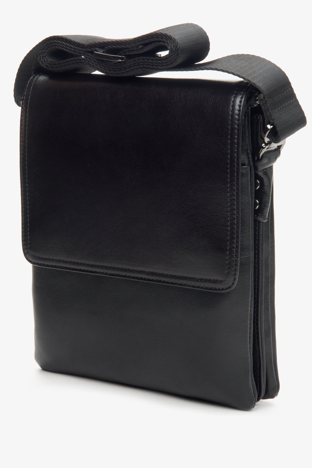 Men's small bag made of genuine leather by Estro.