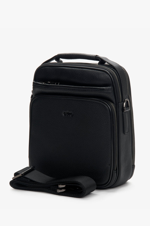 Men's black leather waist bag by Estro.