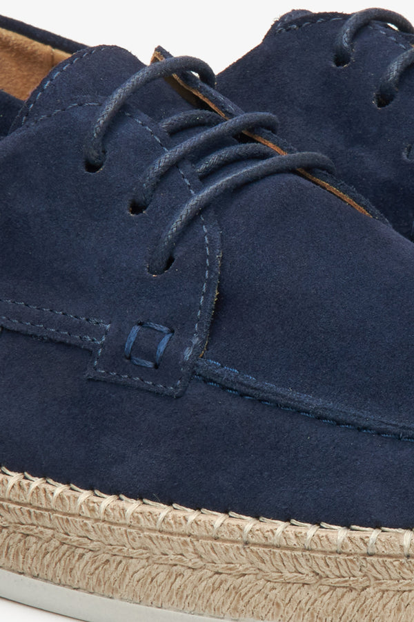 Estro navy blue men's velour moccasins - close-up on details.