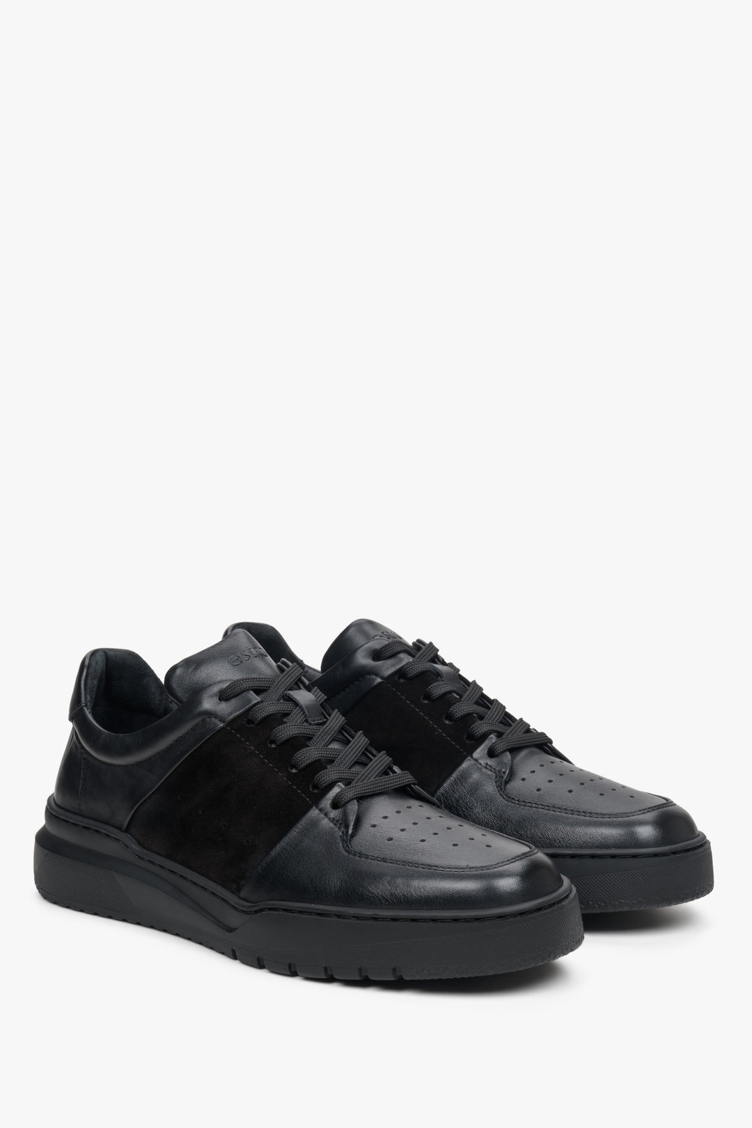 Men's black low top sneakers in leather and velvet by Estro.