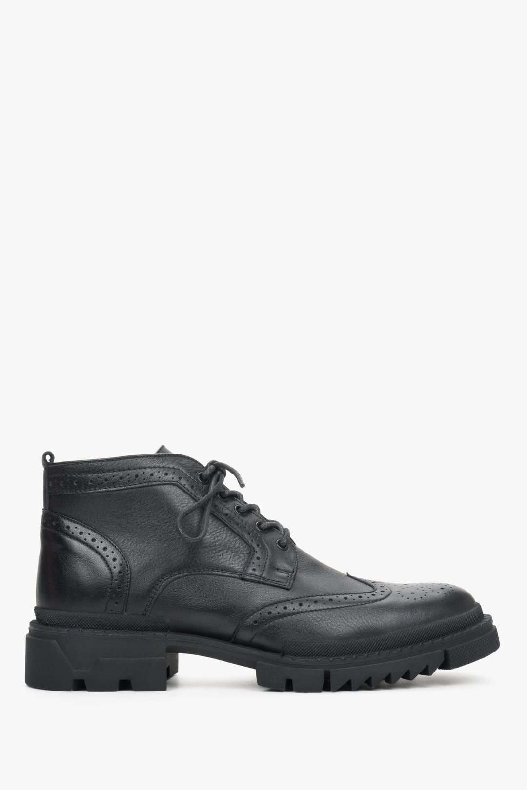 Tall, black men's winter boots made from genuine leather with laces, from the Estro brand - shoe profile.
