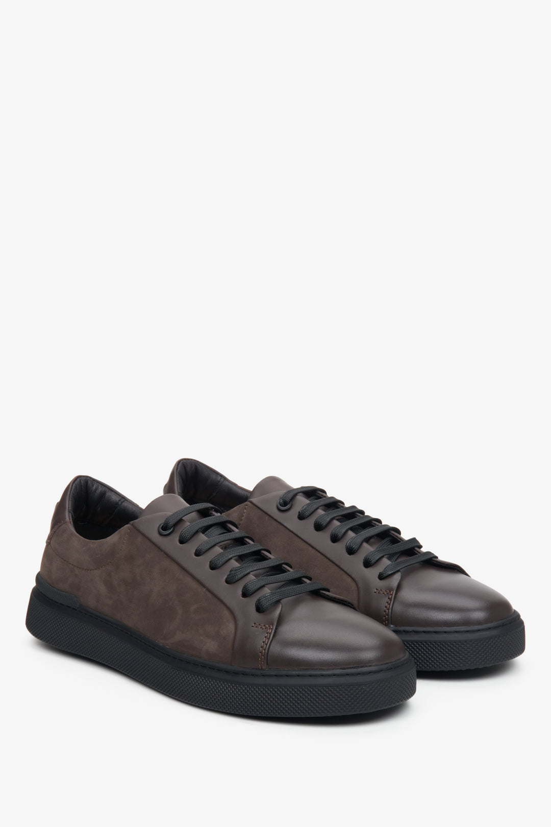 Brown men's sneakers made of velvet and genuine leather by Estro.