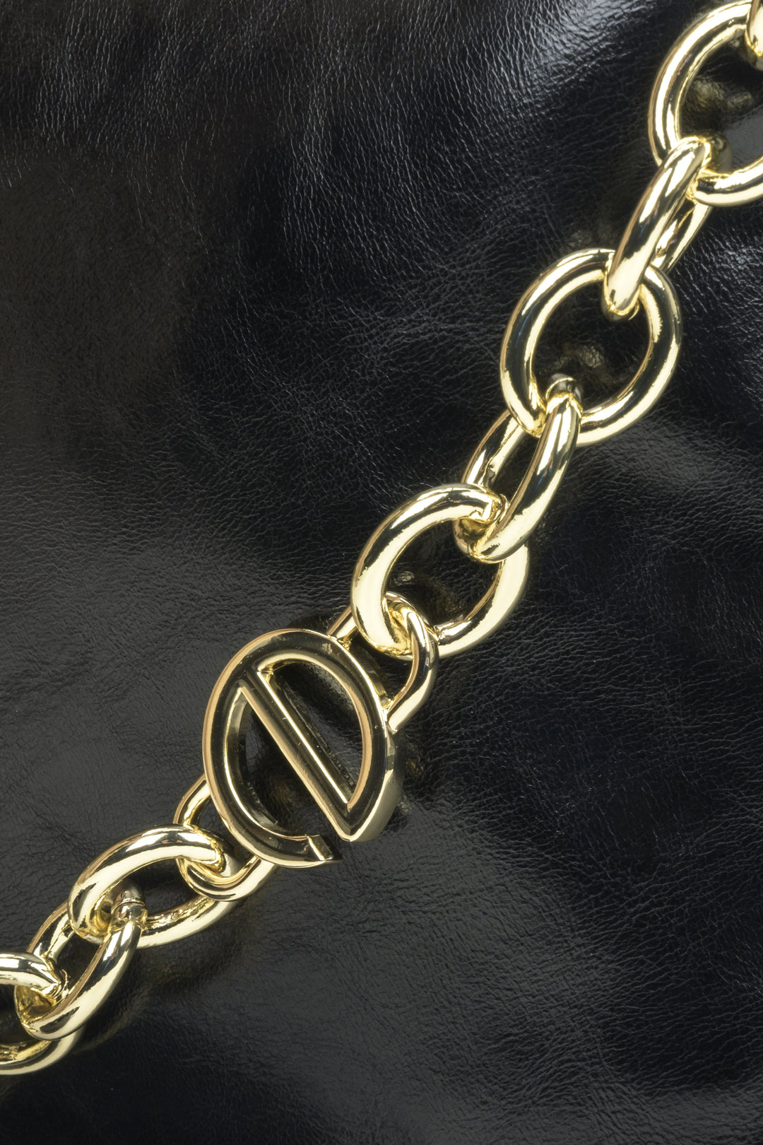 Women's black leather  handbag with chain by Estro - close-up on the detail.