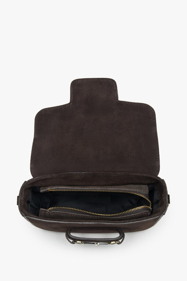 Women's saddle brown shoulder bag made of genuine Italian premium velour.