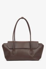 Women’s saddle brown leather shoulder bag by Estro, designed with long handles for elegant versatility.