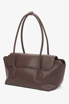 Saddle brown leather shoulder bag for women with extended handles, crafted by Estro for style and practicality.