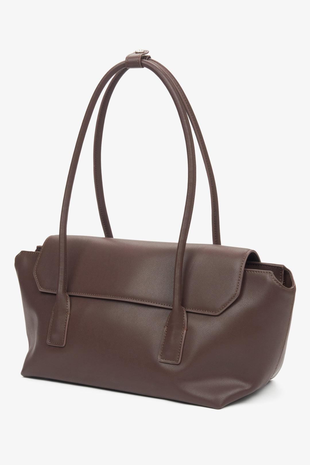 Saddle brown leather shoulder bag for women with extended handles, crafted by Estro for style and practicality.
