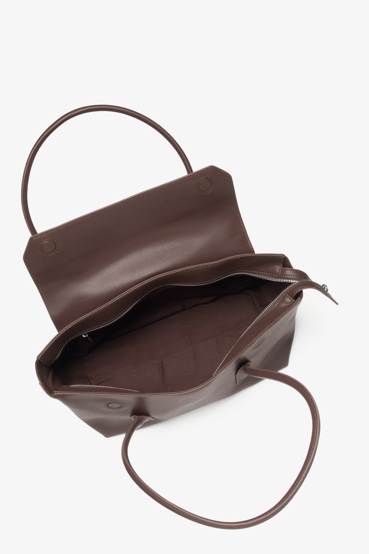 Elegant women’s saddle brown shoulder bag made from premium leather with long handles, designed by Estro.