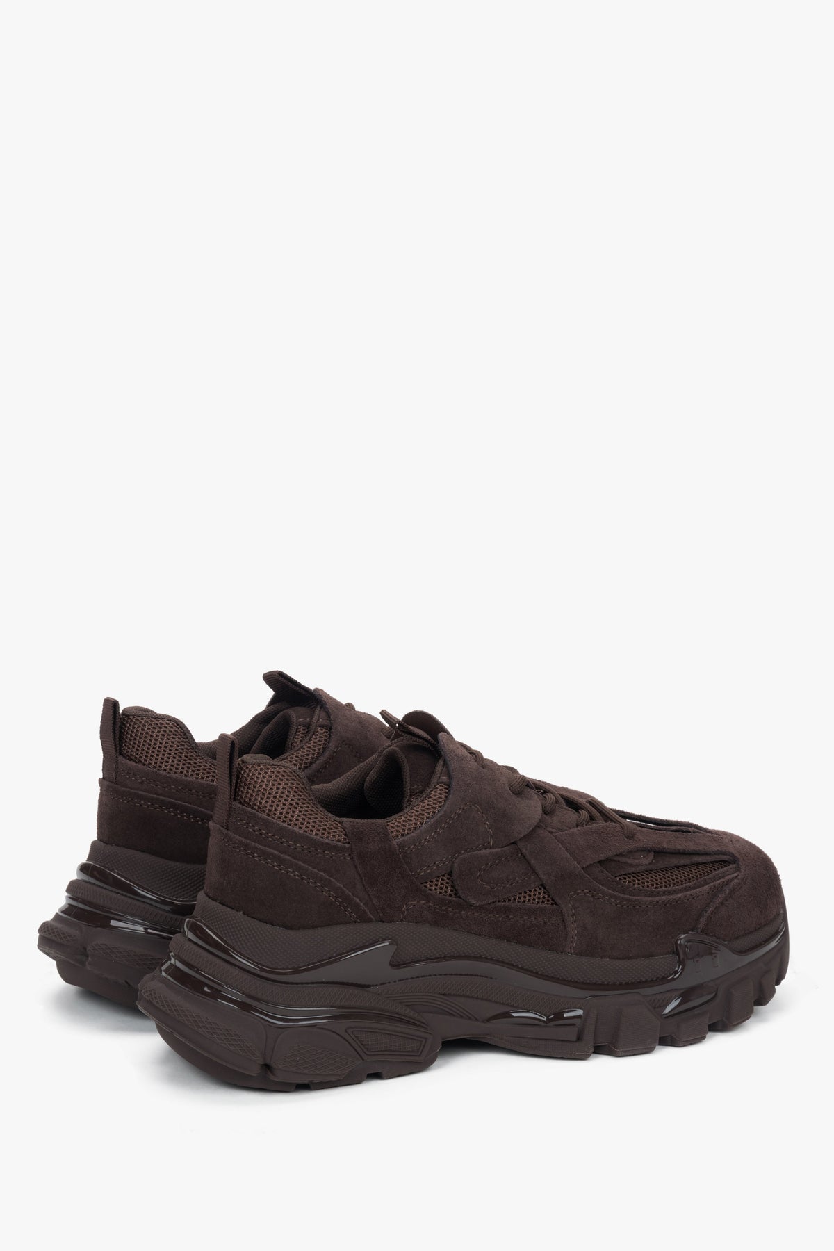 Side profile of the women's ES8 low-top sneaker, showing the saddle brown velour and chunky platform.