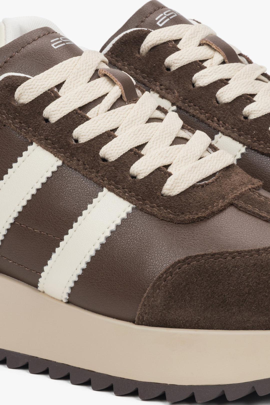 Women's saddle brown low-top sneakers, model ES8, made with a combination of velour and leather.