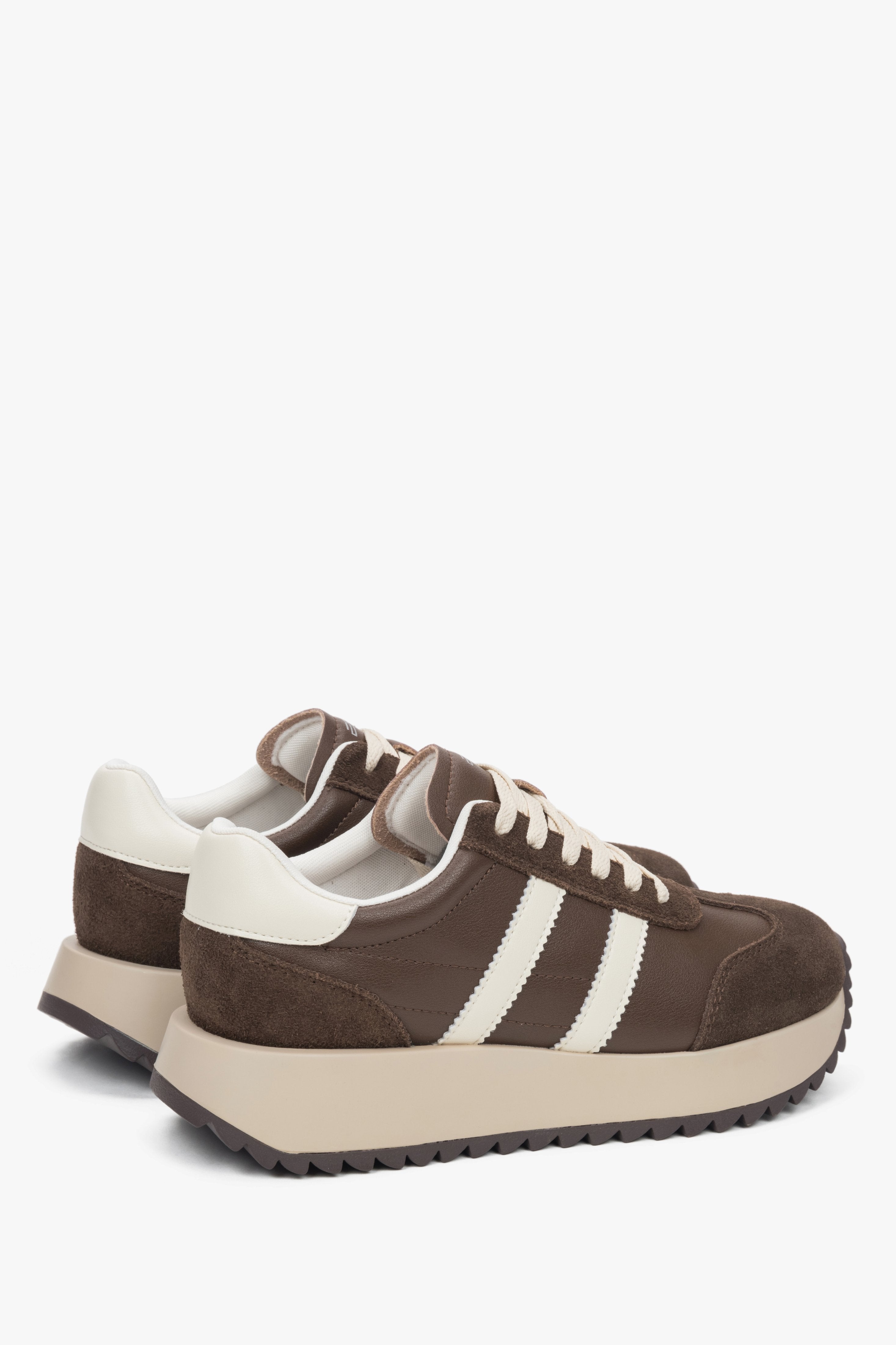 ES8: women's saddle brown low-top sneakers crafted from a blend of velour and leather materials.