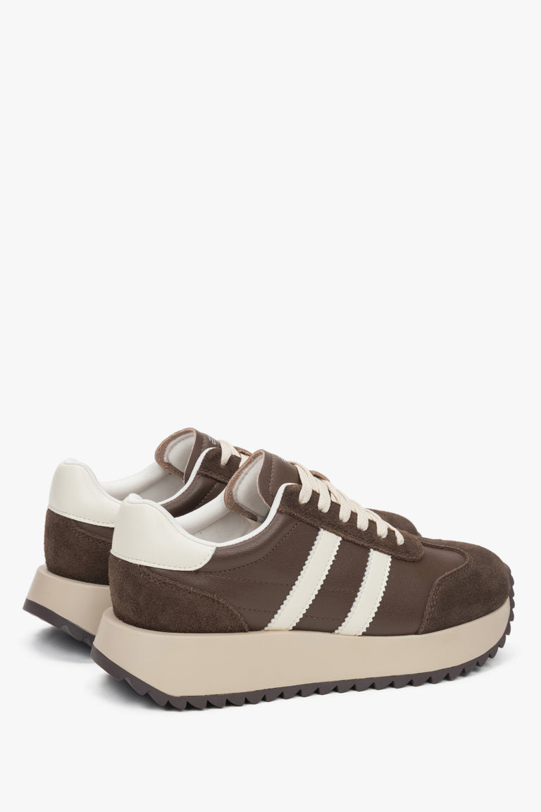 ES8: women's saddle brown low-top sneakers crafted from a blend of velour and leather materials.