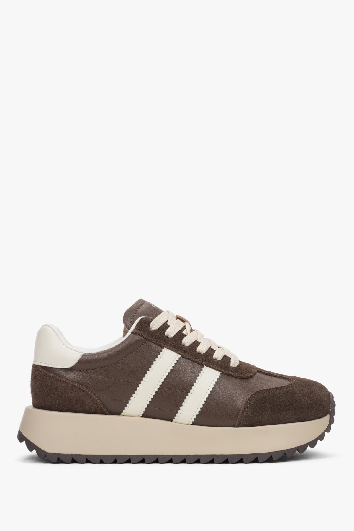 Women's saddle brown sneakers (ES8) designed with a stylish combination of velour and leather for a textured look.