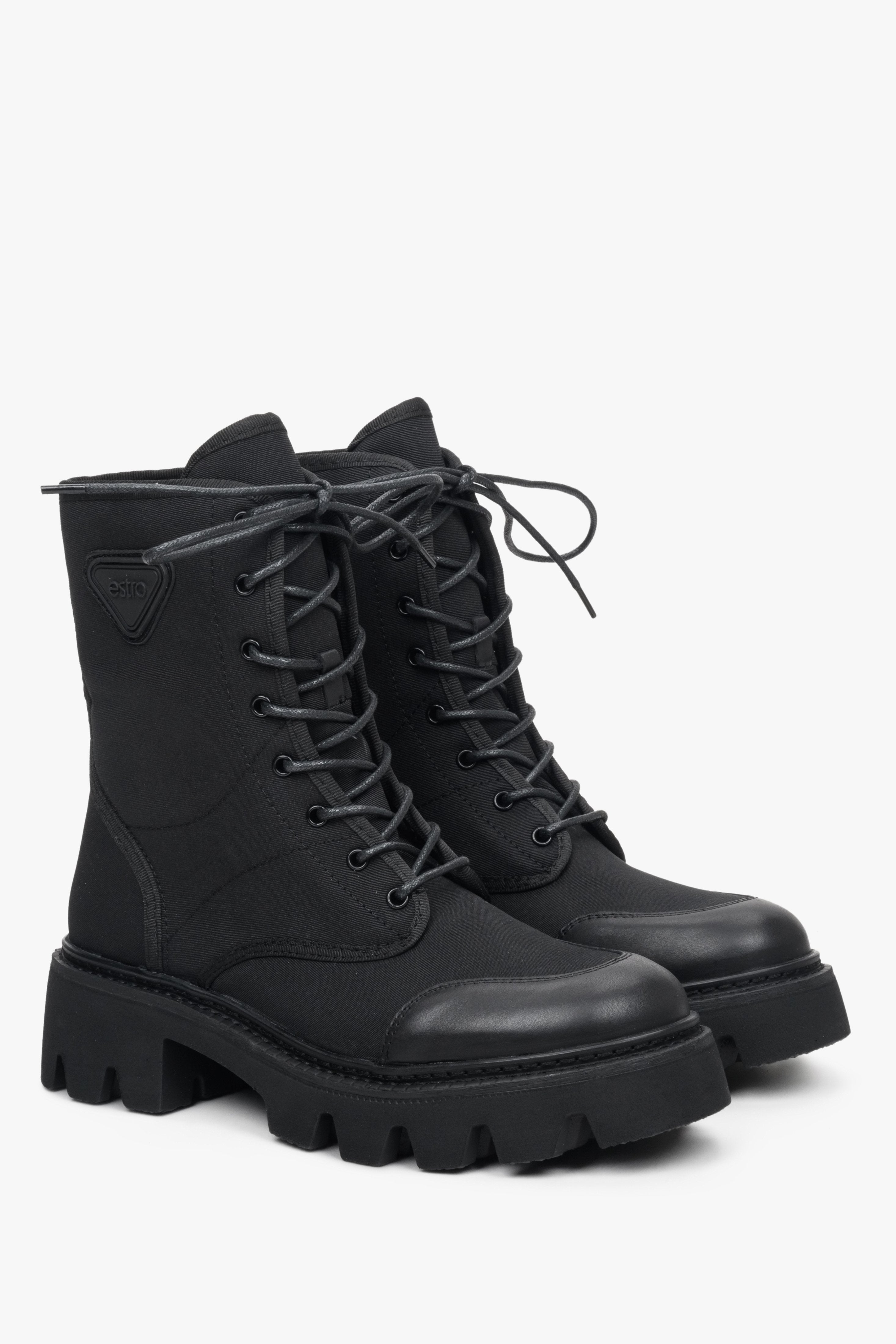 Black lace-up women's boots by Estro - presentation of the toe and shoe profile.