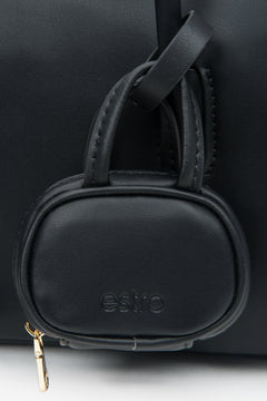 Black leather women's handbag by Estro in a boxy shape – a combination of classic elegance and functional design, details.