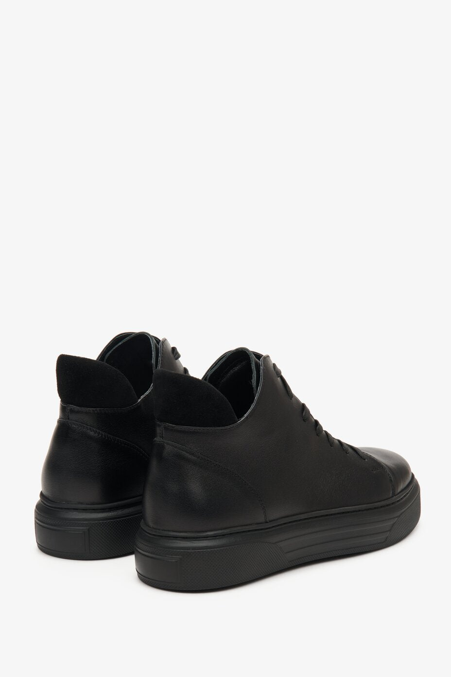 Men's high-top boots in black with laces made of genuine leather by Estro.