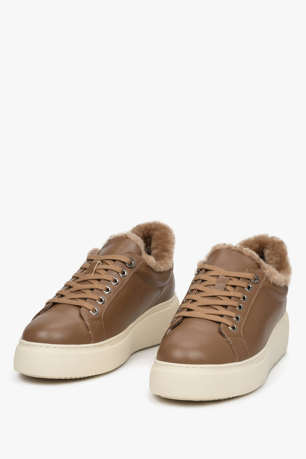 Women's brown insulated sneakers by Estro. Winter model.