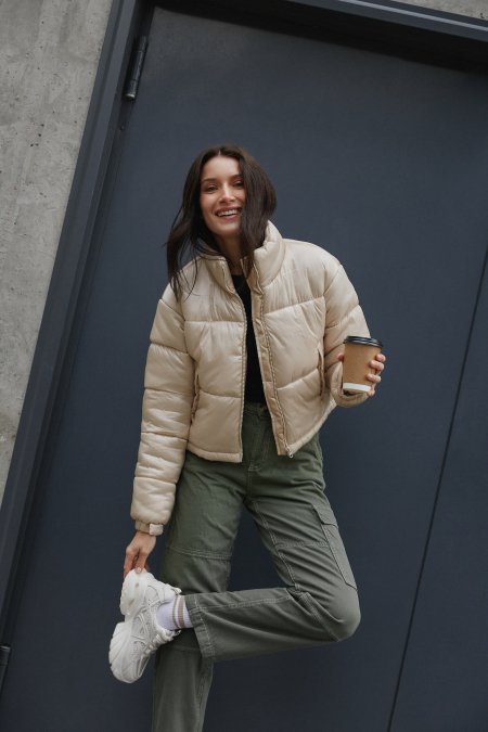 Women's beige sneakers with a chunky sole - presentation on a model.