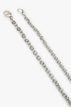 Estro – Silver Chain Waist Belt with Carabiner Clasp and Subtle Logo Detail.