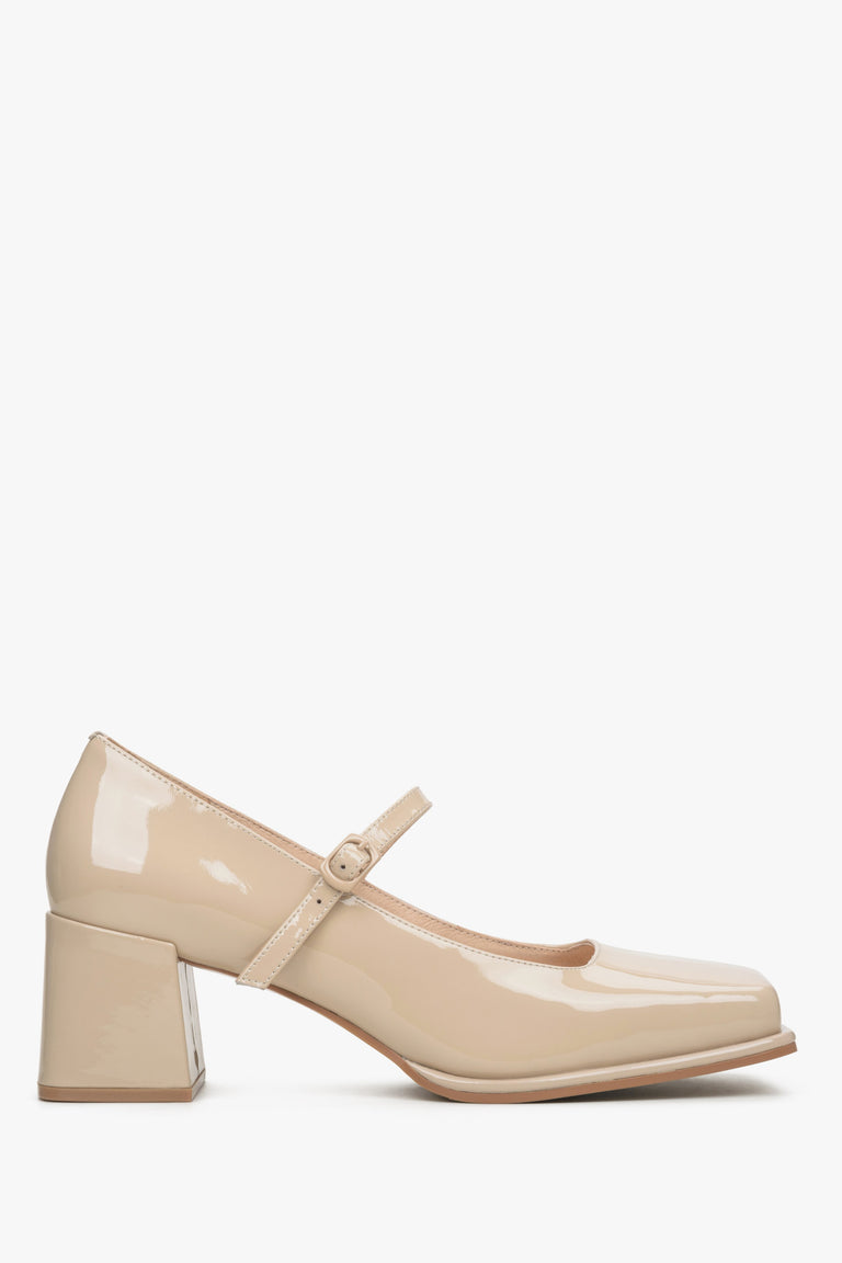 Women's beige leather pumps - shoe profile.