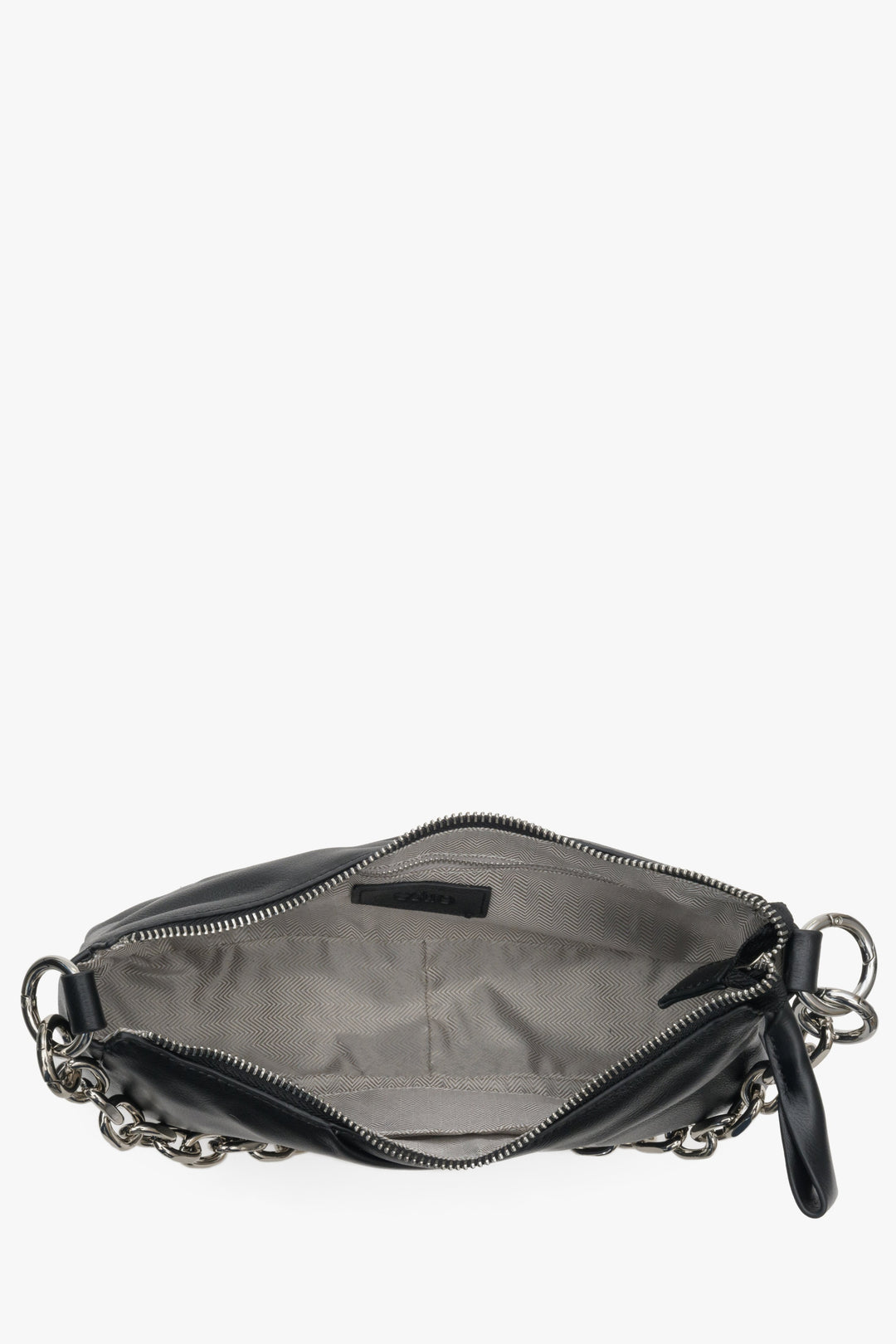 Small, convenient women's black shoulder bag made of genuine leather by Estro - close-up of the interior of the model.