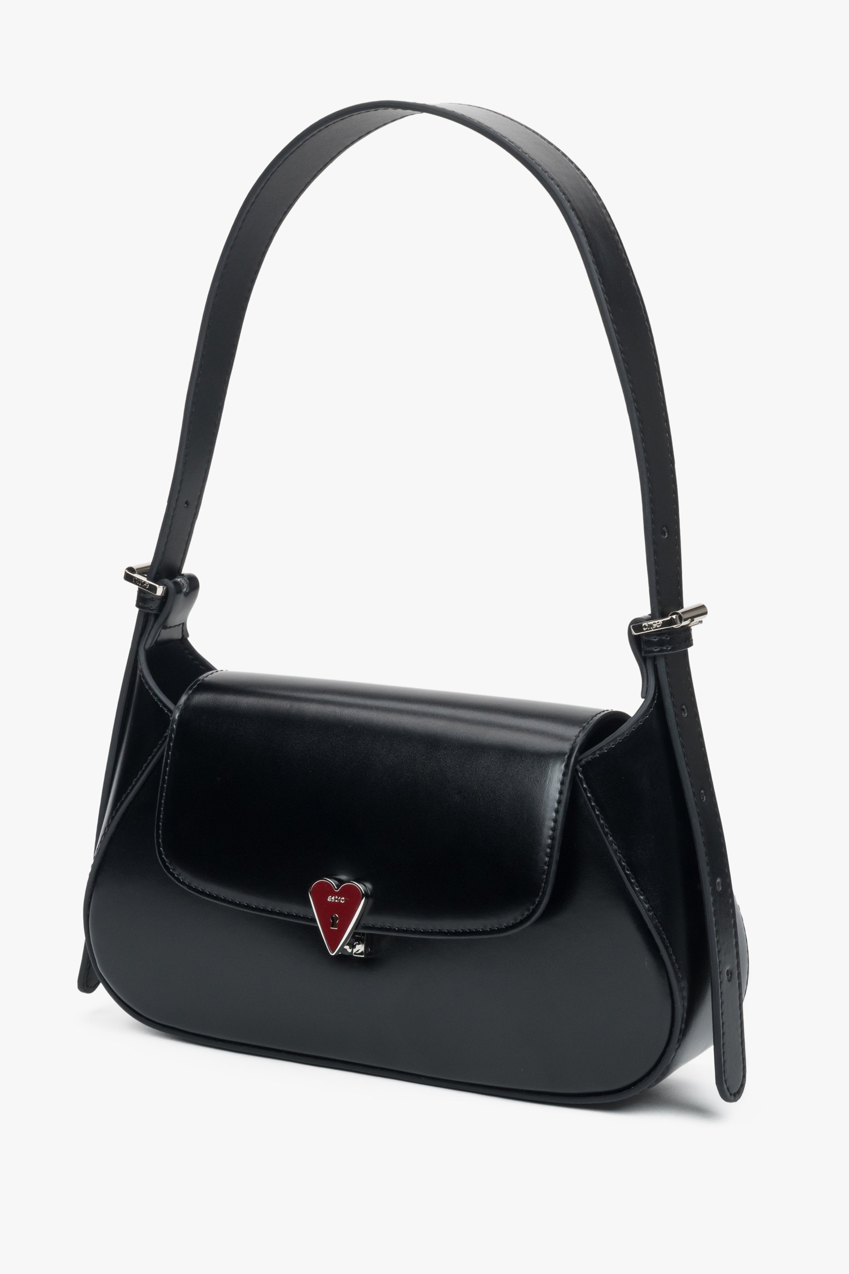 Estro Women's Small Shoulder Bag in Black Leather with a Heart-Shaped Pin