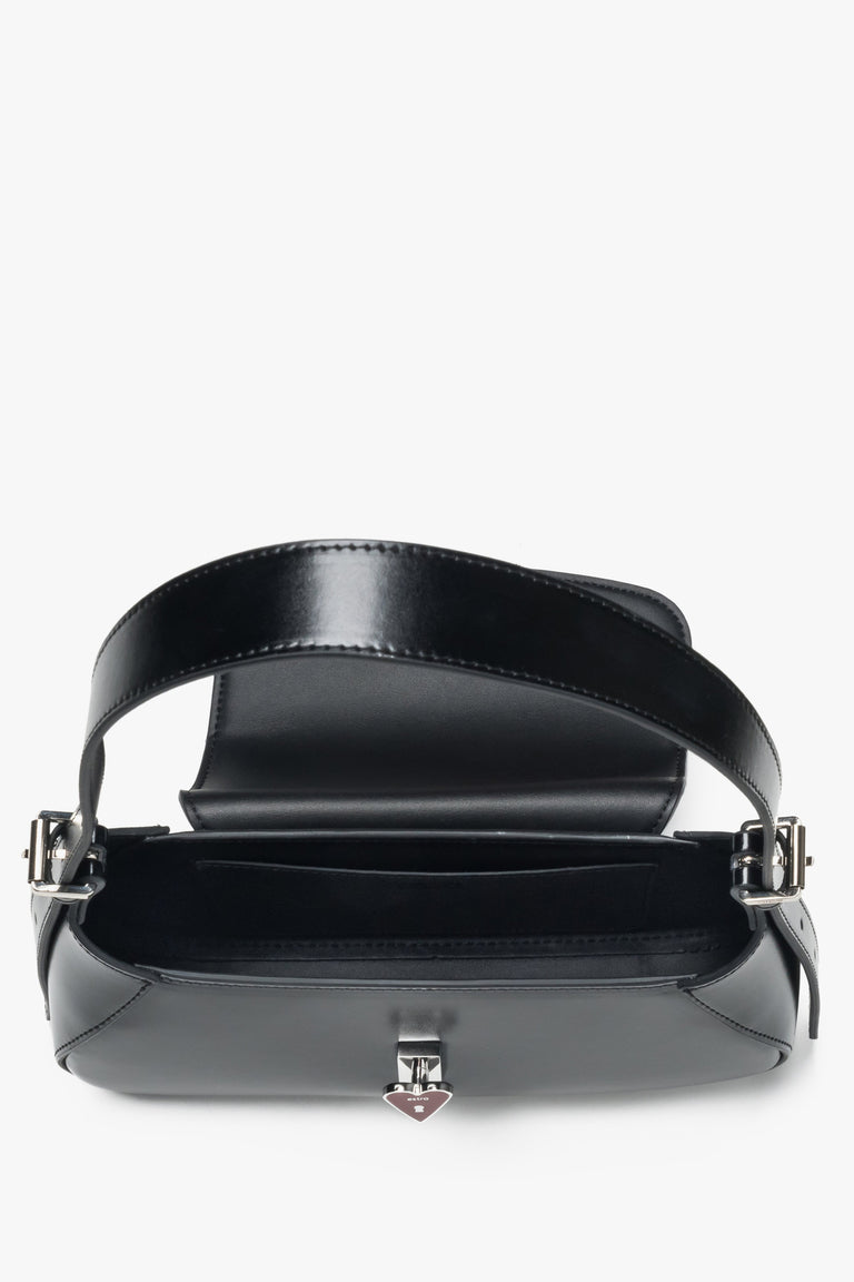 Stylish Women's Black Leather Shoulder Bag with a Heart-Shaped Pin by Estro