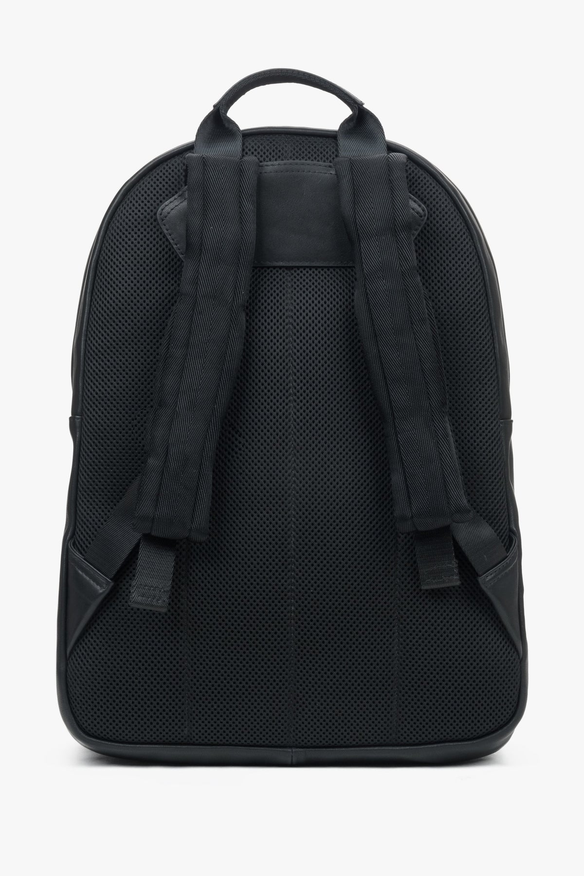 Classic black leather men's backpack by Estro.