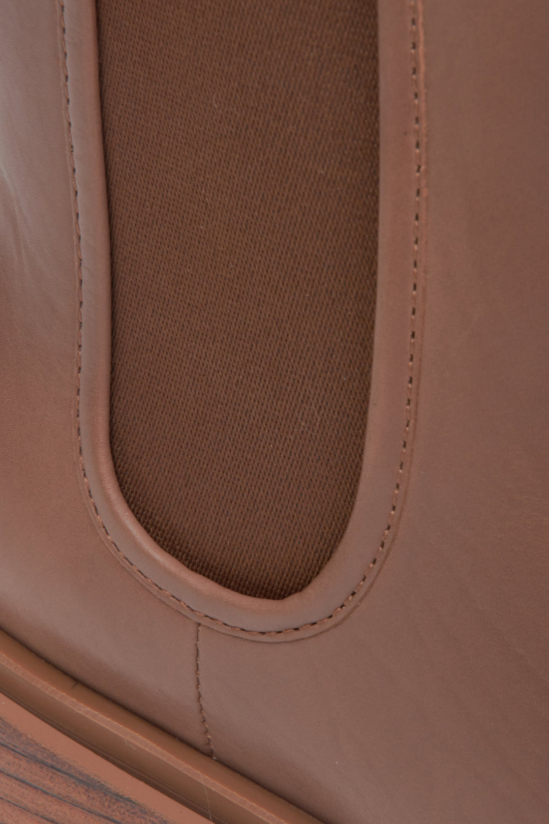 Brown low-heeled ankle boots Estro - a close-up on details.