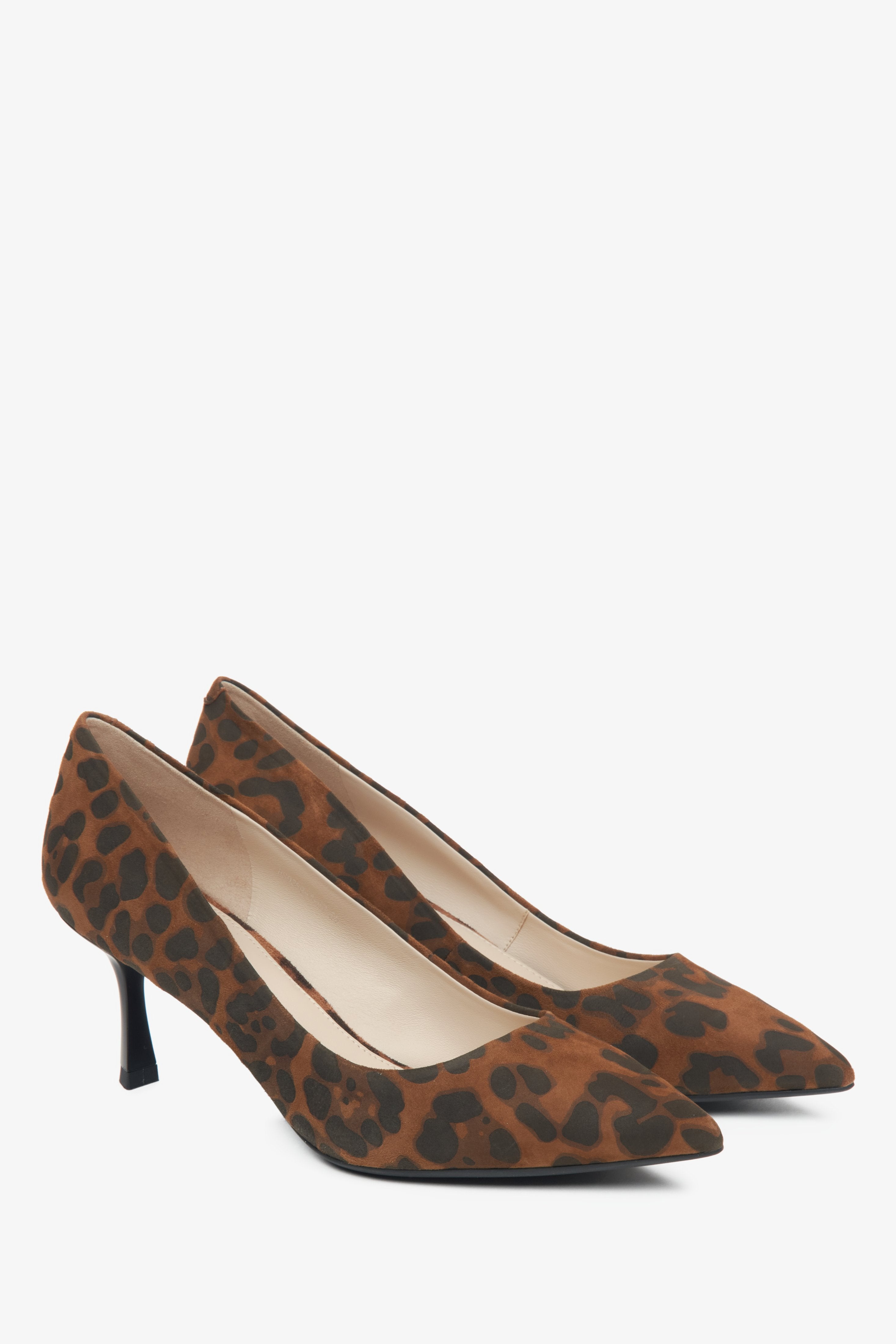 Women's pumps with a leopard print pattern by Estro.