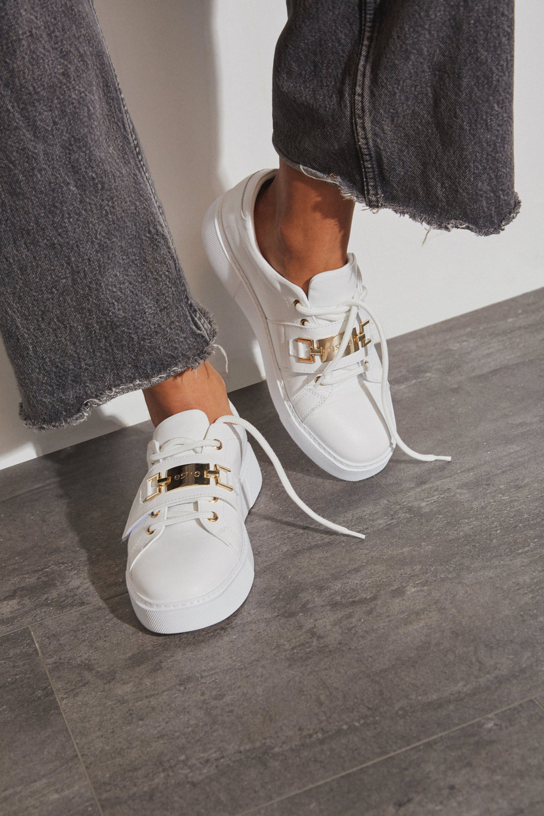 Women's White Sneakers made of Genuine Leather Estro ER00112816.