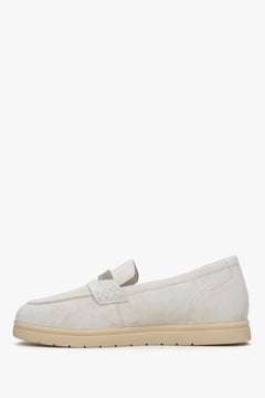 Light beige velour women's moccasins by Estro - shoe profile.