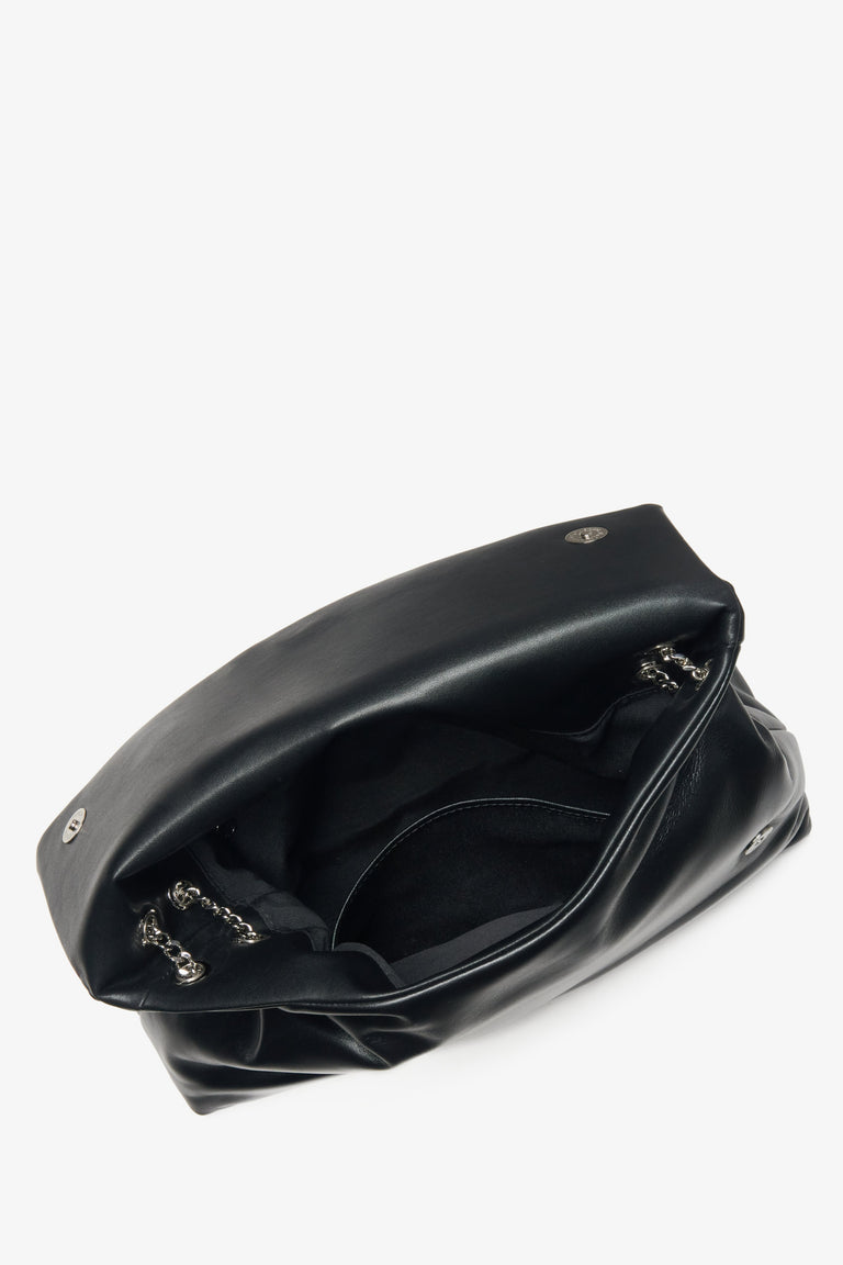 Women's black leather  handbag Estro - interior close-up.